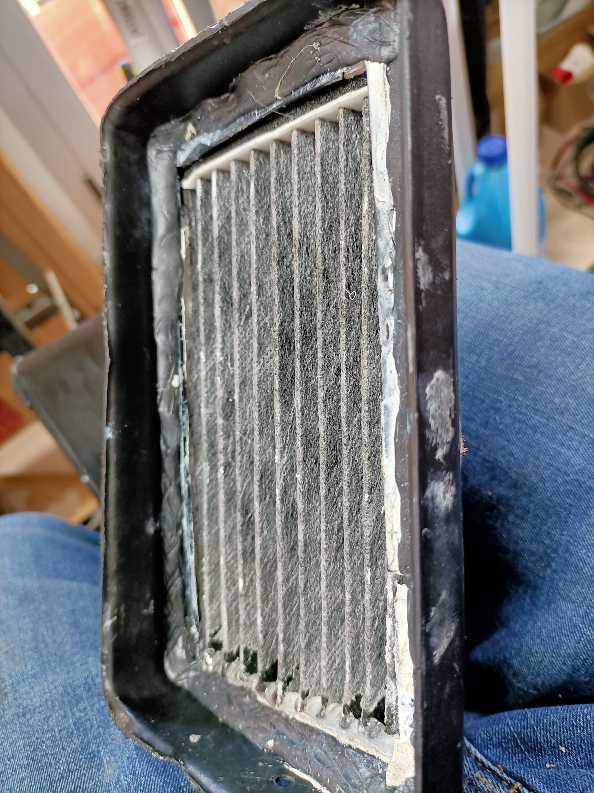 ADAPTACIÓN DE UN FILTRO DE POLEN EN UNA FURGO NISSAN SERENA DE 1996